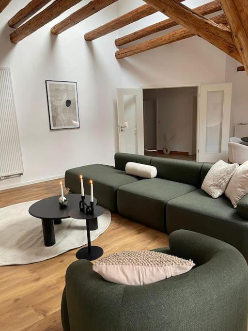 Mosel-Charm - Urige Dachgeschosswohnung - 3 Schlafzimmer Fuer 6 Personen - Liebevoll Renoviert & Gemuetlich Uerzig Exterior photo